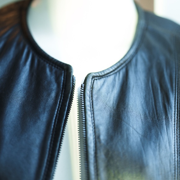 Vintage* JACQUELINE FERRER Cropped Faux Leather Vest, Black, Vintage Size 8 (s) - Picture 6 of 9